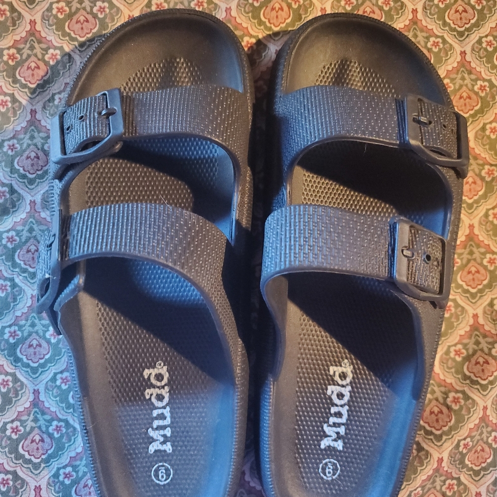 Black MUDD brand slides, sz 9